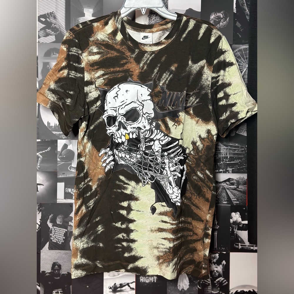 Nike Graphic Tee